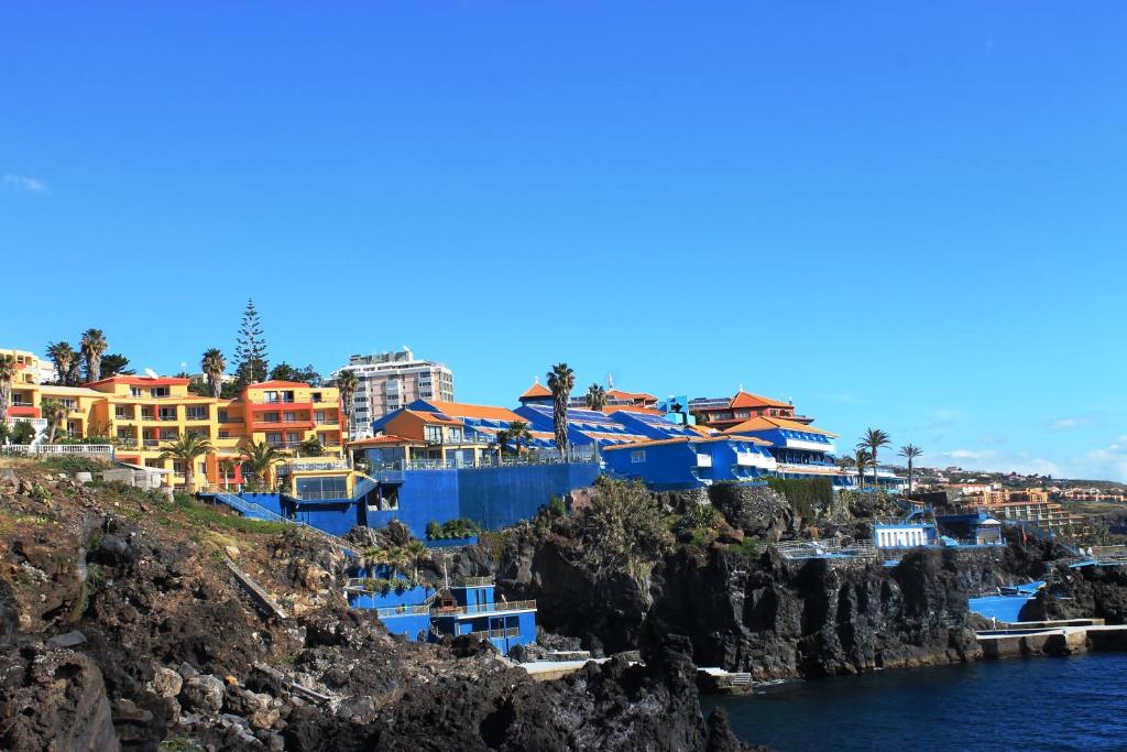 Hotel Cais da Oliveira — Hotel building in Caniço, Madeira