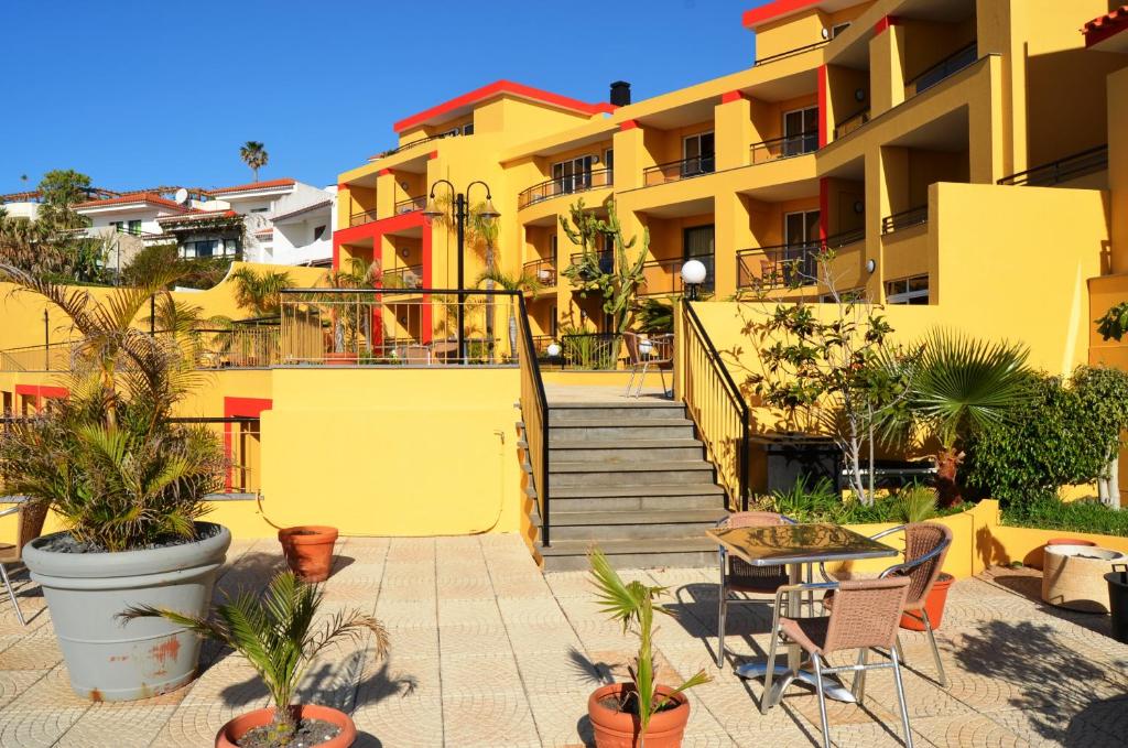Hotel Cais da Oliveira — Hotel building in Caniço, Madeira