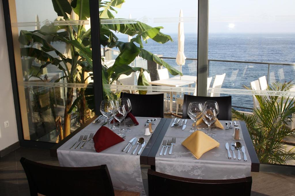 Hotel Cais da Oliveira — Restaurant & bars in Caniço, Madeira