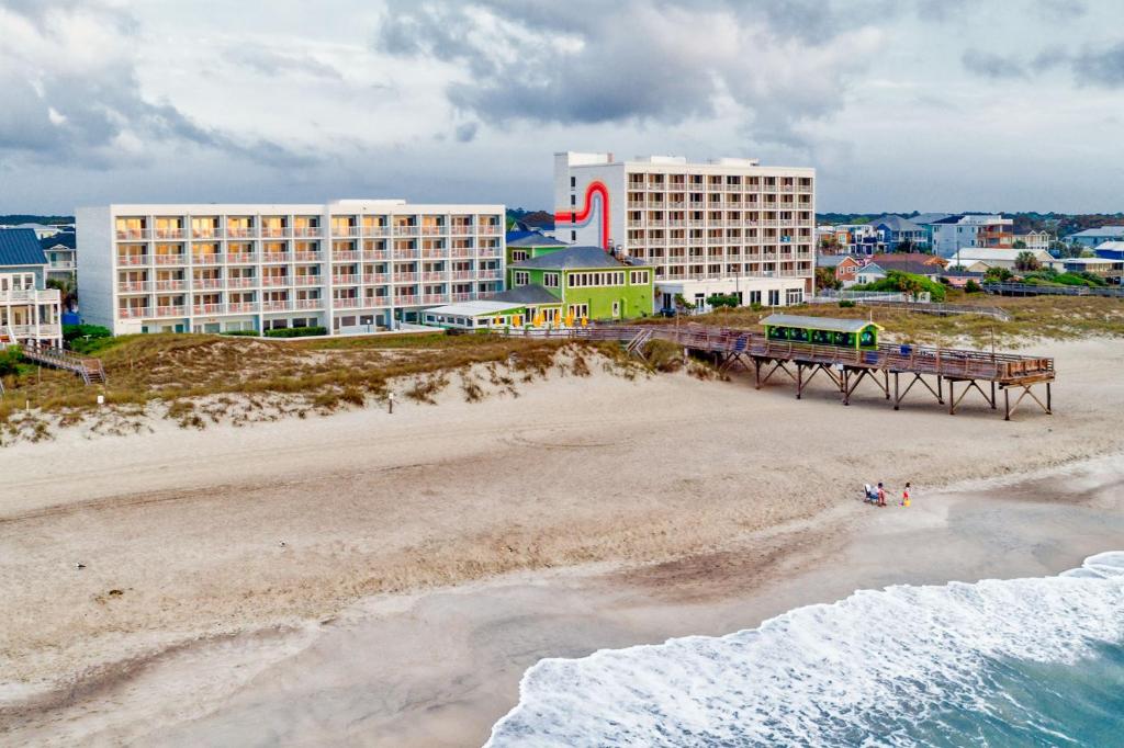 Golden Sands Oceanfront Hotel photo
