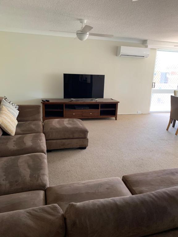 Pacific Regis Apartments photo