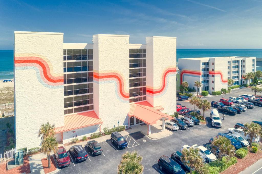 Golden Sands Oceanfront Hotel — Hotel in Carolina Beach (NC)