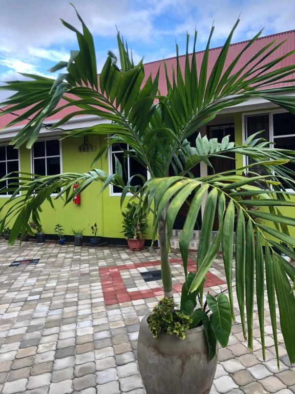 L&amp;J Modern Backpackers Kinondoni — Hotel in Dar Es Salaam