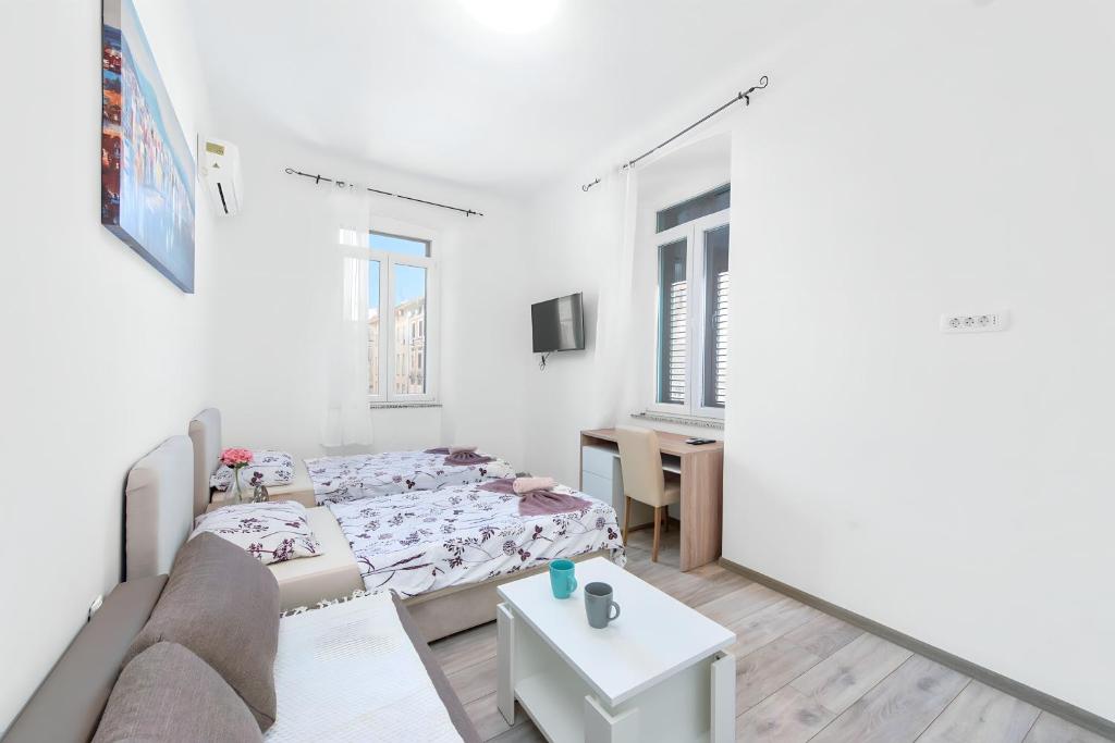 Market &amp; Art square place — Hotel in Rijeka