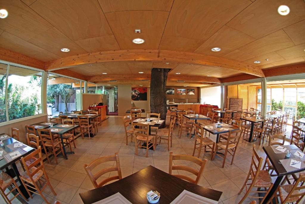 Hotel Smeraldo — Restaurant & bars in Sirmione, Lombardy