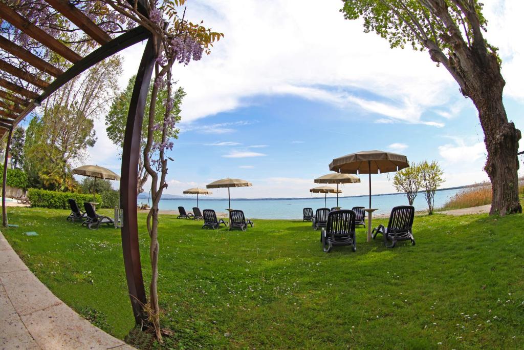 Hotel Smeraldo — Beach in Sirmione, Lombardy