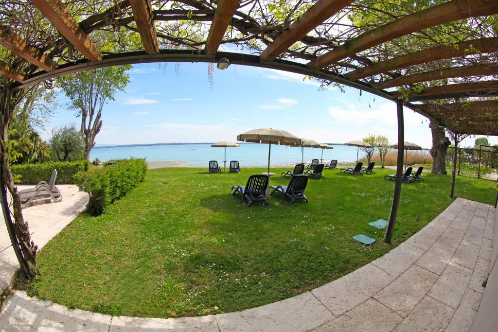 Hotel Smeraldo — Beach in Sirmione, Lombardy