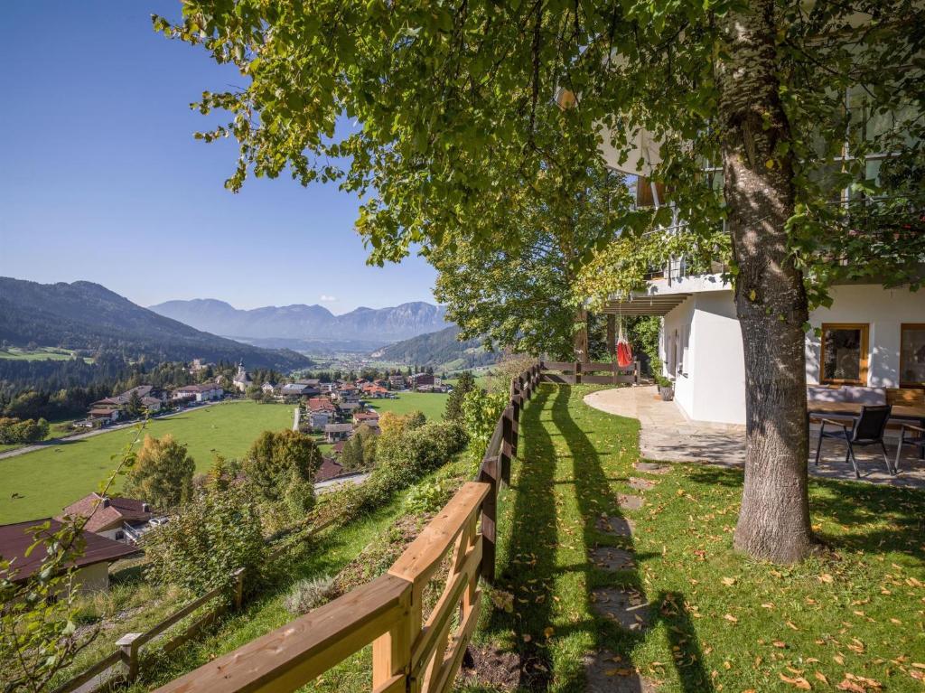 Blick auf's Schloss - 1