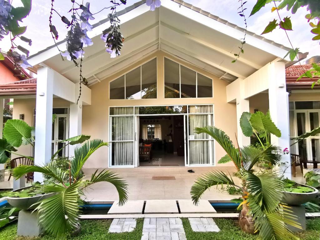 Casa Mira Boutique Villa — Hotel in Mirissa