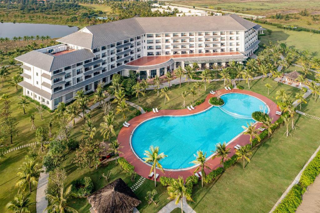 Melia Vinpearl Cua Hoi Beach Resort photo
