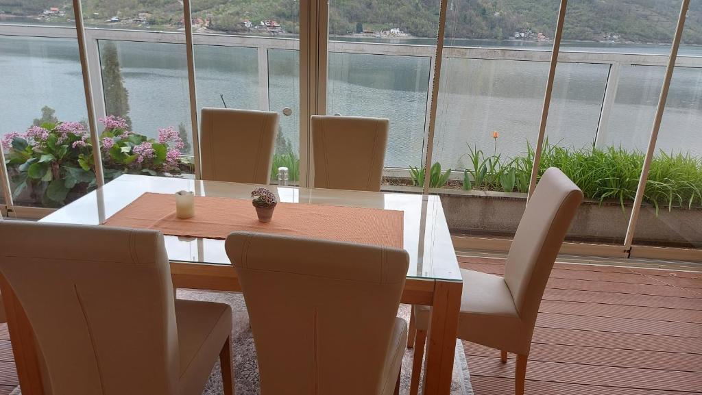 Villa Jablanica Lake photo