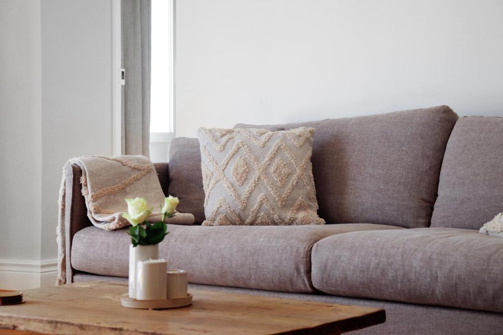 Bright Renovated and Spacious Apartment - 5