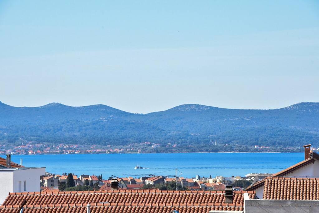 T&T sea view apartment, balcony, barbecue, parking, Zadar