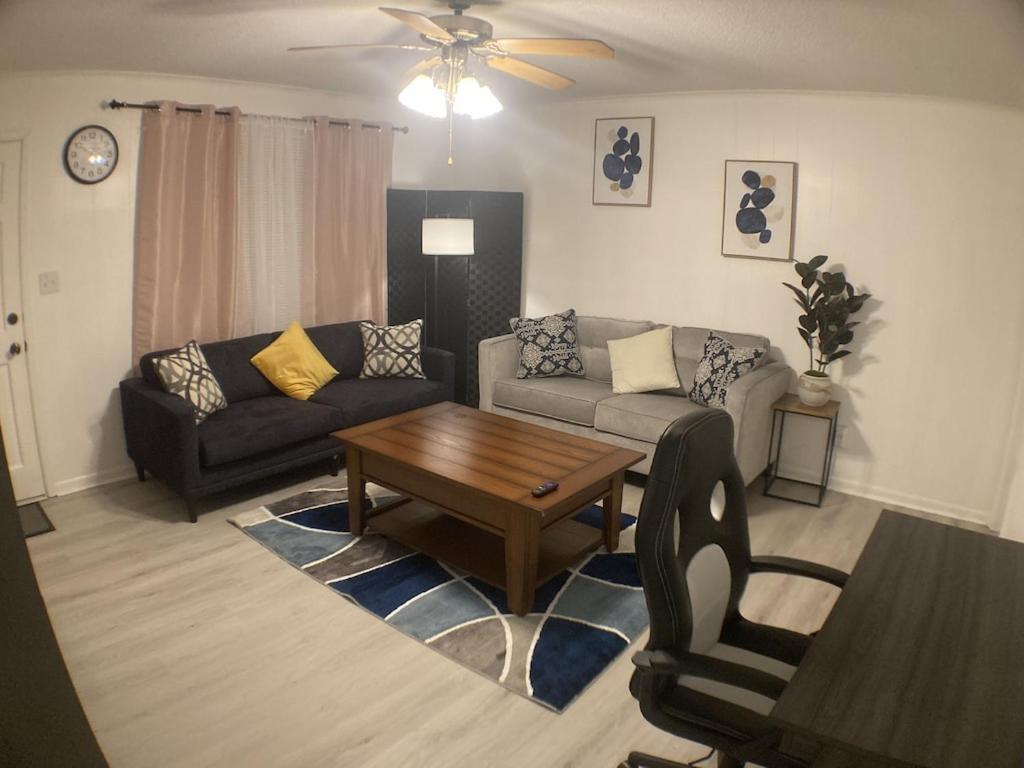 Apartment for family in Thomasville 2 bedrooms 1 bathroom and sleeper sofa!
