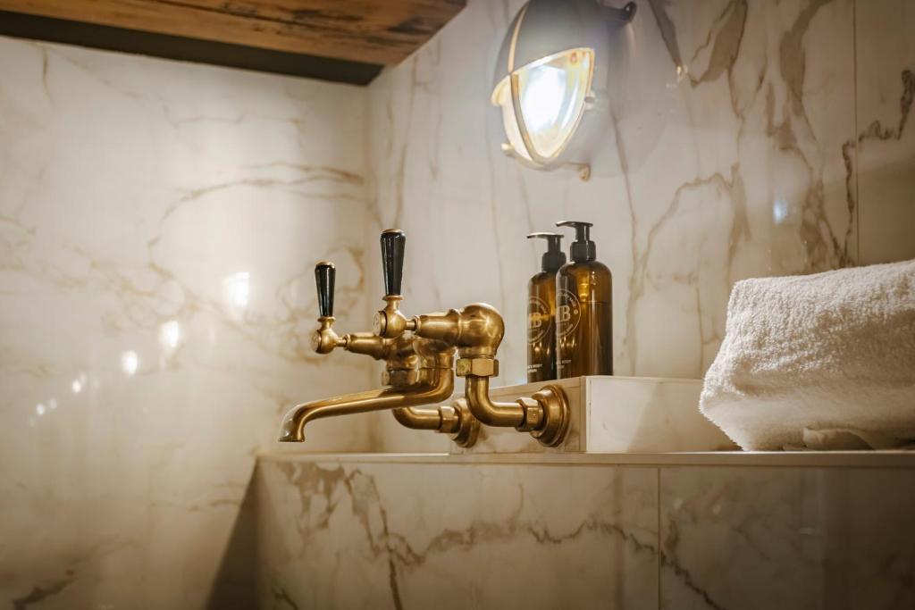 Boutique Hotel The Noblemen photo