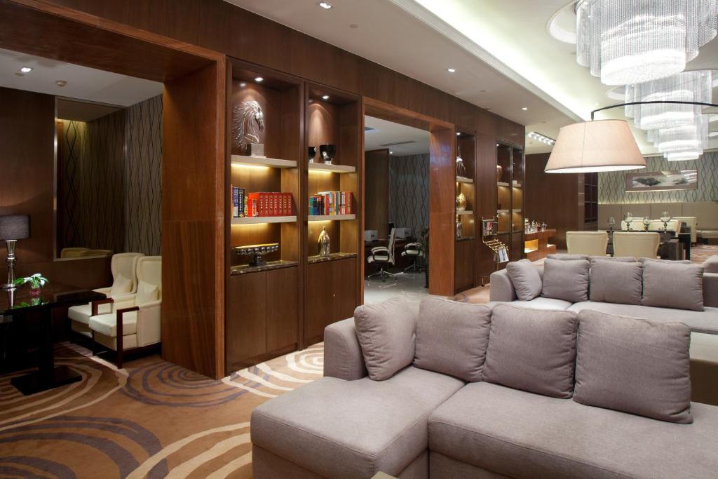 Shared lounge/TV area