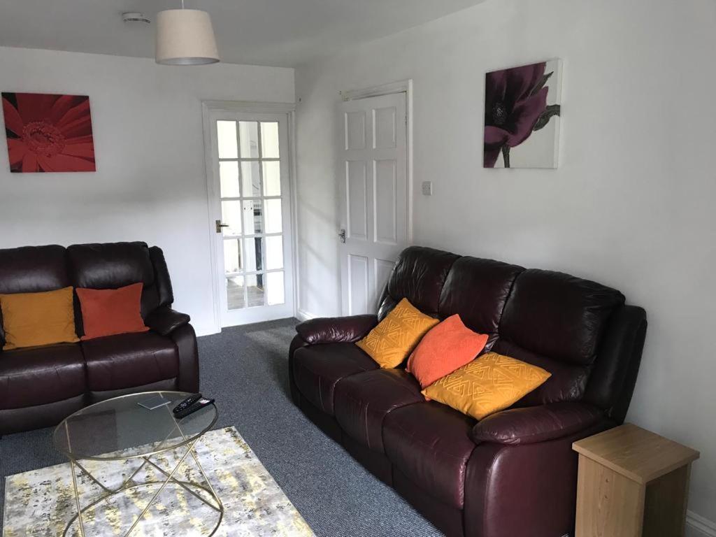 Accomodation for contractors & professionals 3 bed house with parking