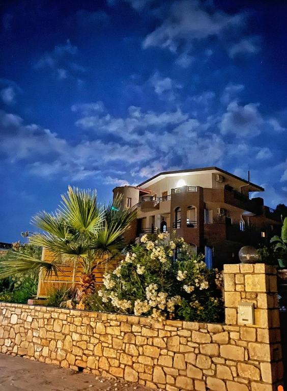 Villa Leondis photo