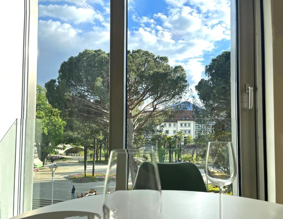 Kurhaus Apartment + parking, Merano