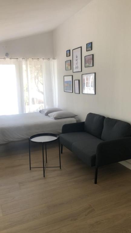 Studio refait à neuf avec jardin Aigues Mortes - 1