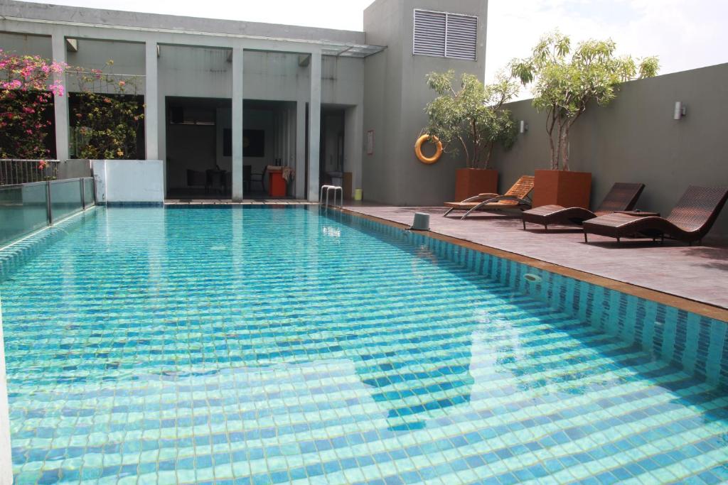 Sparks Life Jakarta, ARTOTEL Curated