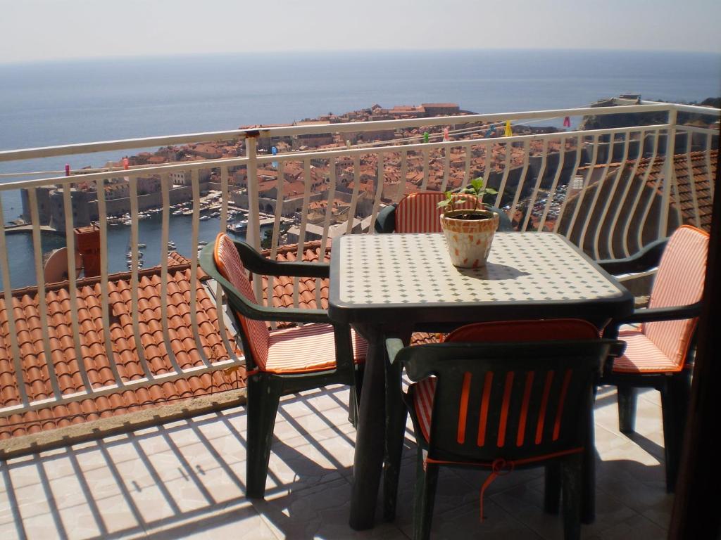 Apartments Kuzman — Hotel in Dubrovnik