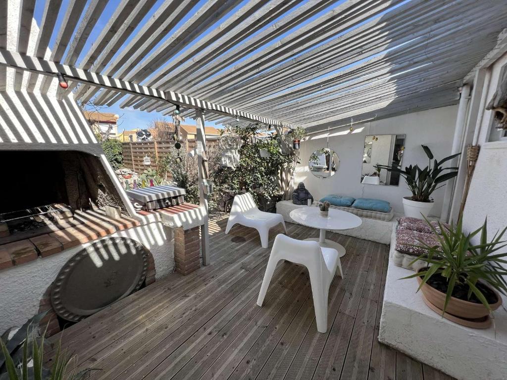 Maison avec Piscine Privée, Proche Plage et Commerces, Jardin et Terrasse, 6 Pers - FR-1-701-61 - 5