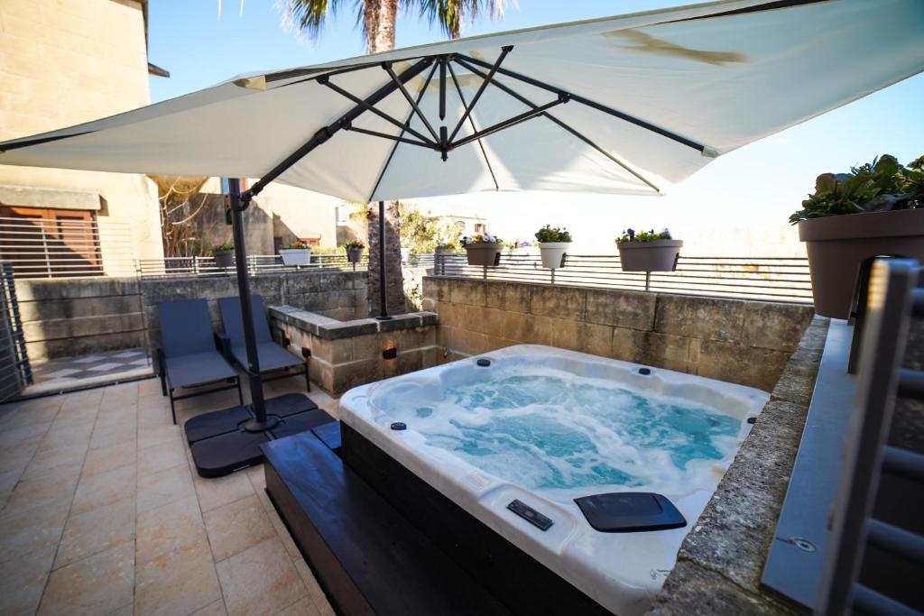 Harbour Views Duplex Maisonette with Jacuzzi Hot tub, Mġarr