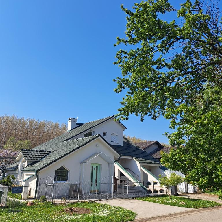 Santorini, Sremska Mitrovica