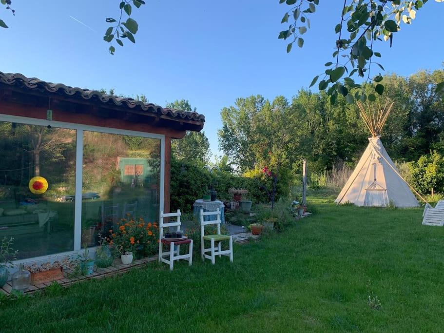 finca con piscina Tipis indios,cerca de senda viva