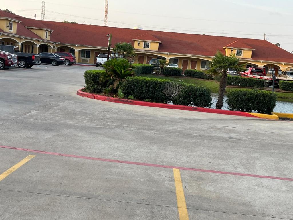 Deluxe Inn & Suites