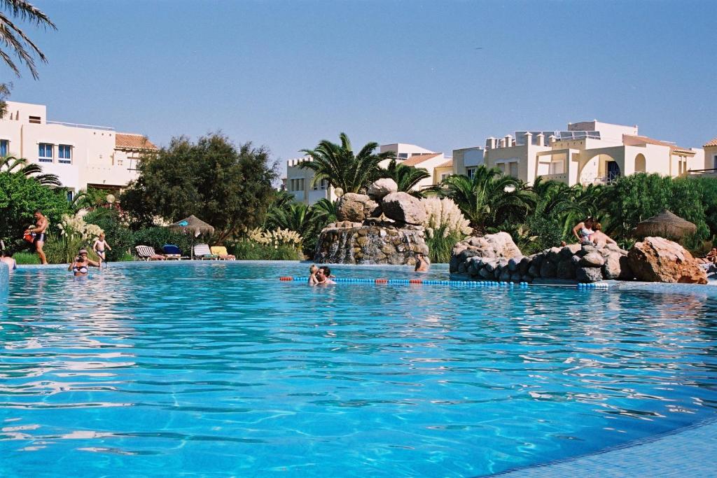 Apartamentos Moguima — Hotel in Roquetas De Mar