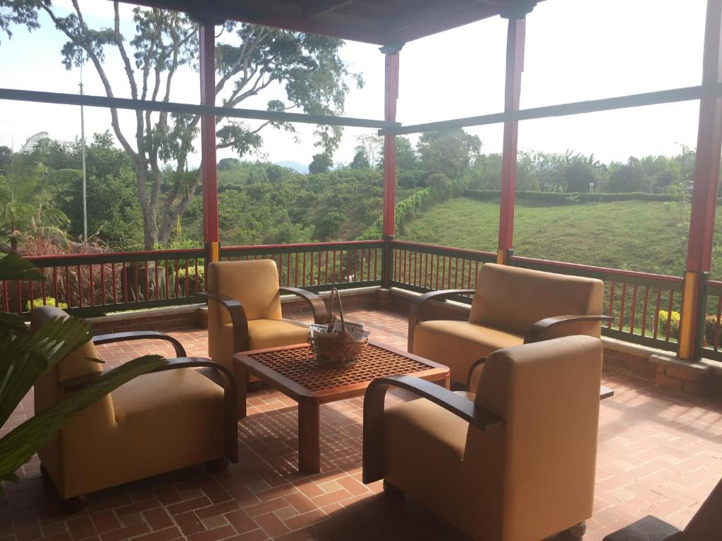 Shared lounge/TV area