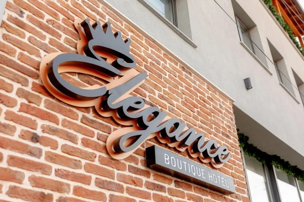 Elegance Boutique Hotel, hotel in Korçë