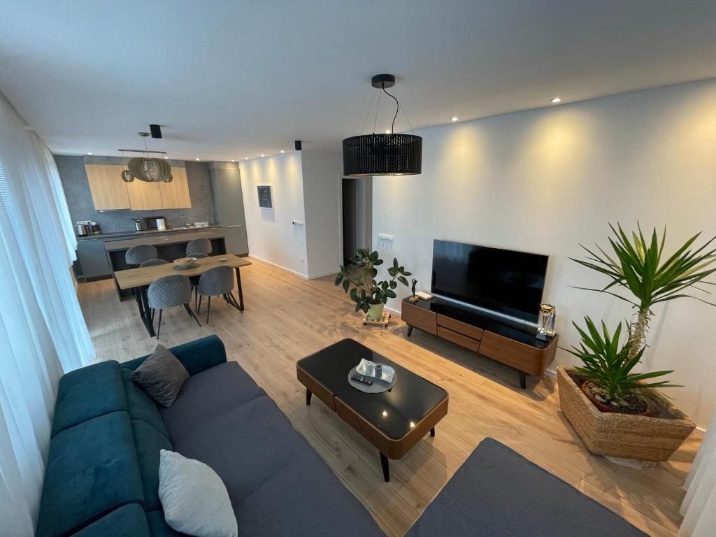 Beautiful modern apartment with large livingroom - 2