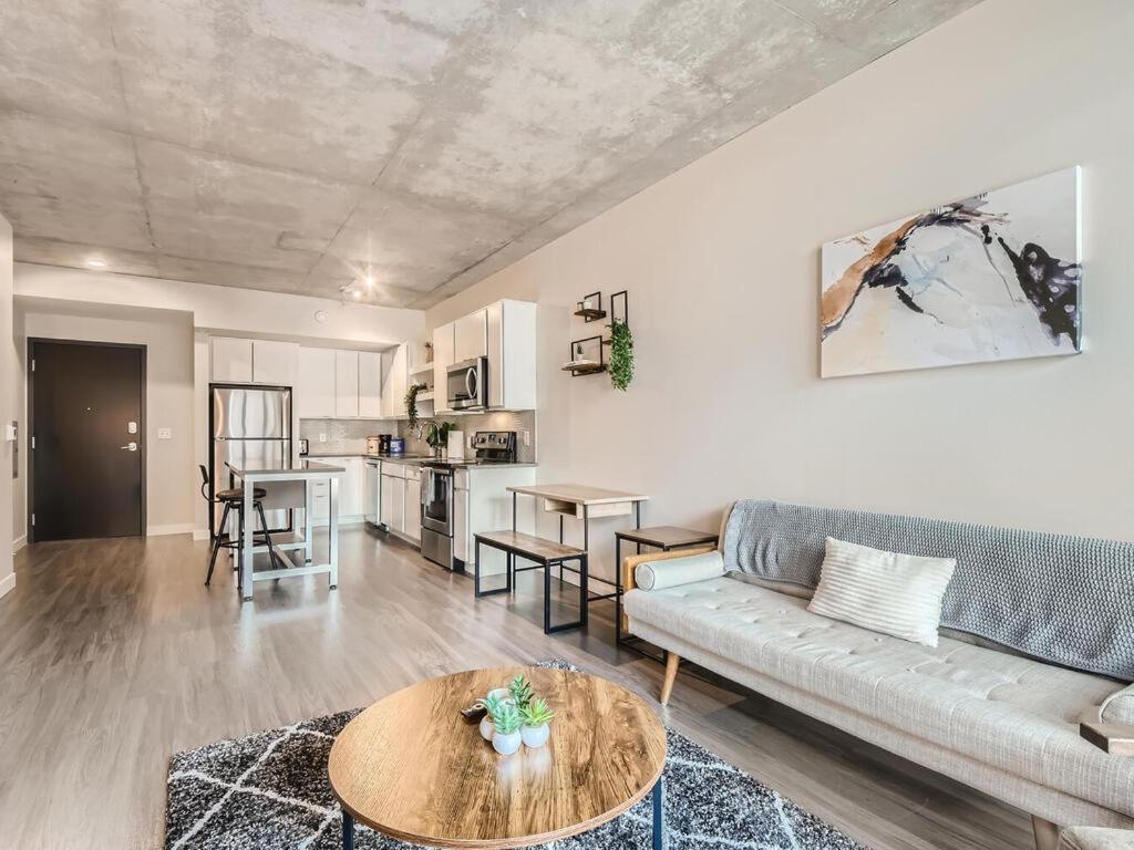 2 Bedroom - Downtown!