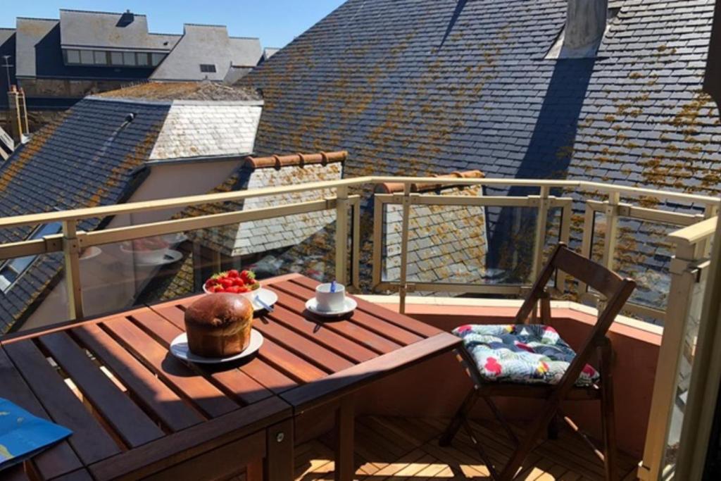 Bright and quiet nest with terrace near beaches, Saint-Malo