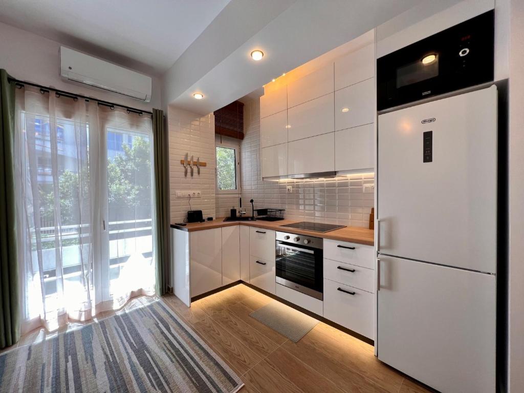 Sleek Studio in Voula Center, Athen