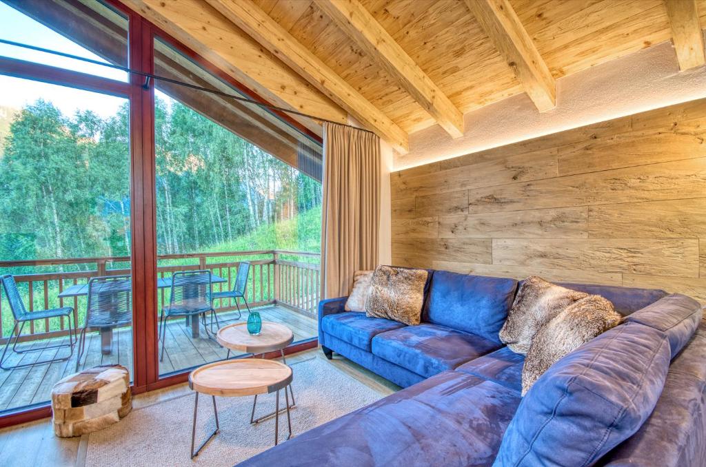 Ski-in Ski-out Chalet Maiskogel 17C - by Alpen Apartments - 2