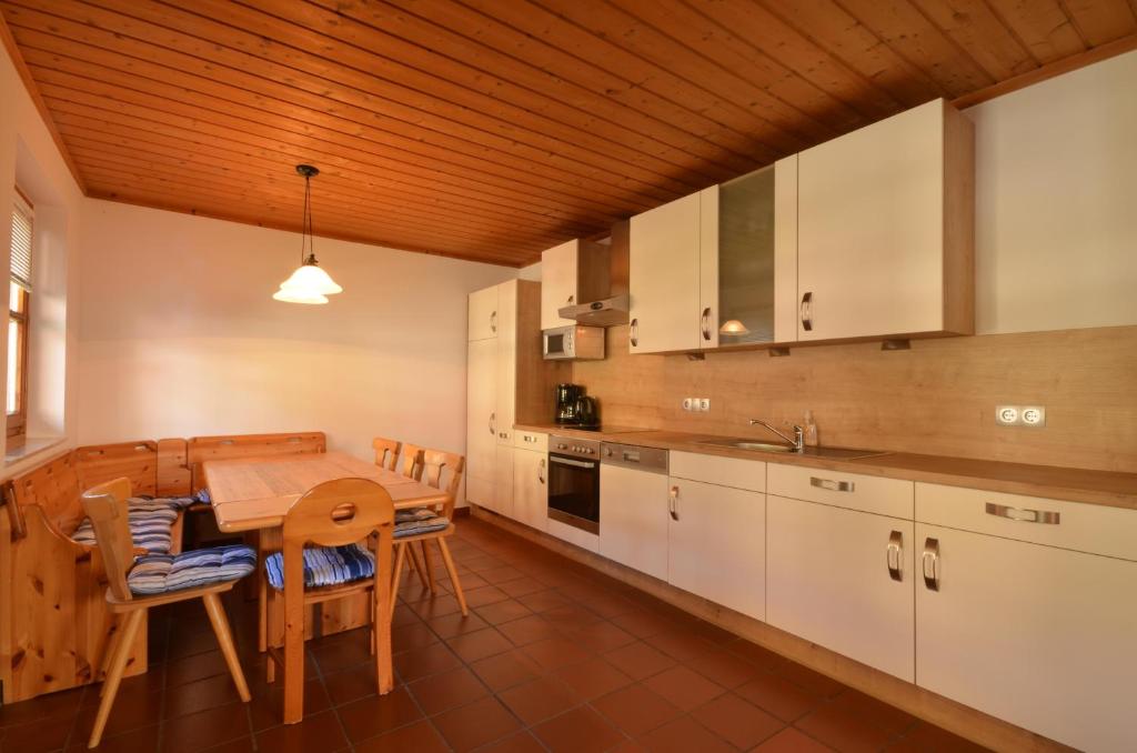 Ski-in Ski-out Chalet Kriekels - by Alpen Apartments - 4