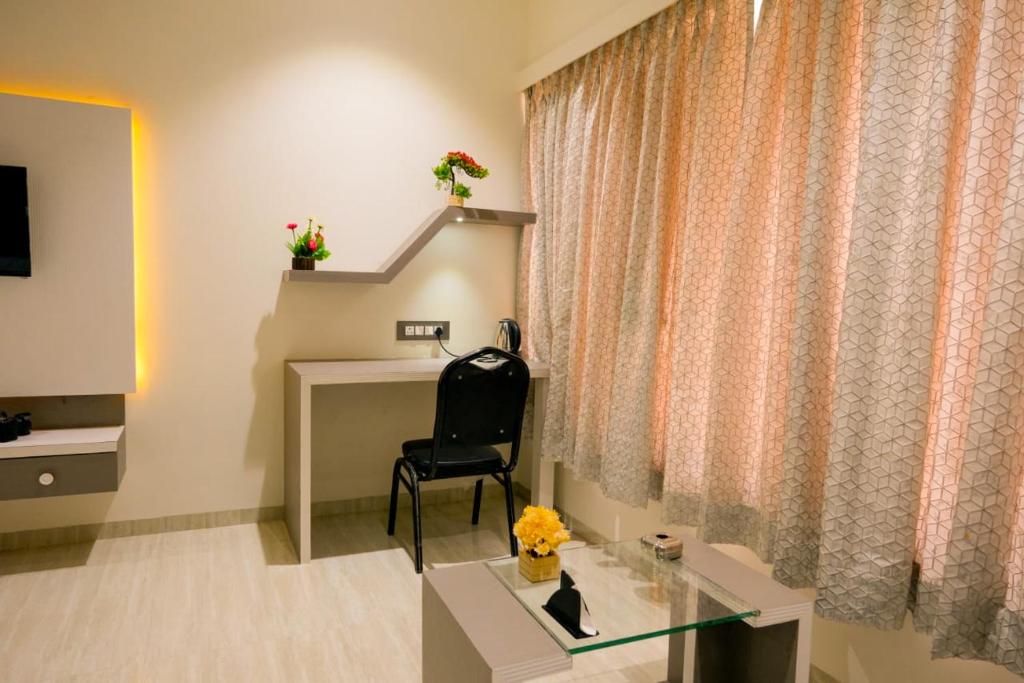 Hotel KV Pride, Chikhli, Maharashtra photo