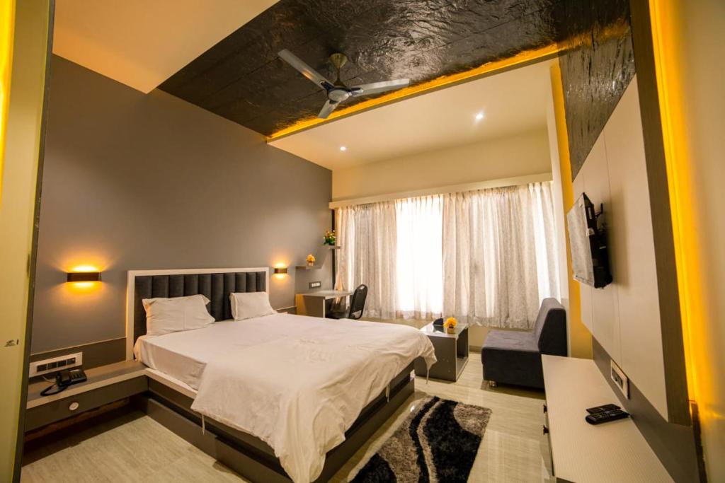 Hotel KV Pride, Chikhli, Maharashtra photo