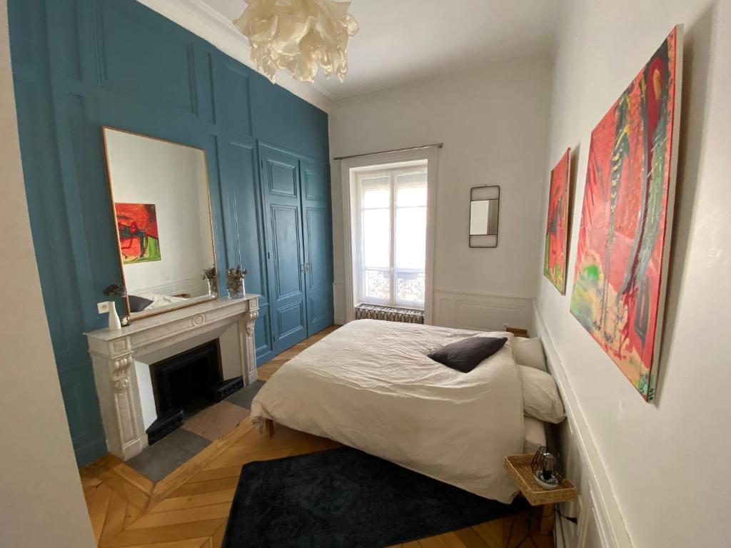 Beautiful 3BR Apt in Lyon Center - 4
