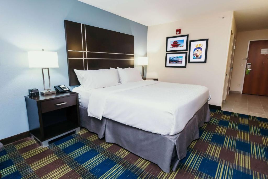 La Quinta Inn & Suites by Wyndham Ankeny IA / Des Moines IA photo