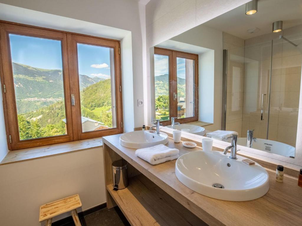 Chalet rénové et calme avec cheminée et parking couvert - FR-1-688-17 - 5