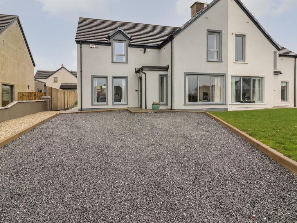 20 Lighthouse Village, Fenit