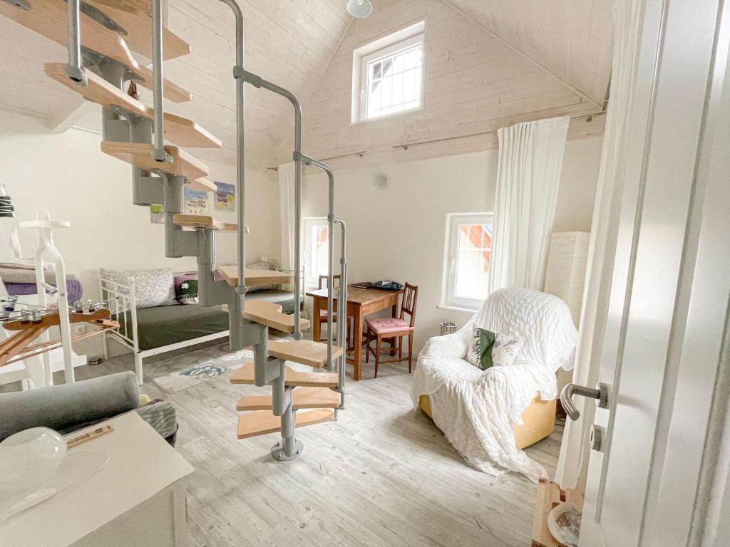 Holiday Home tiny lavender house by Interhome - 4