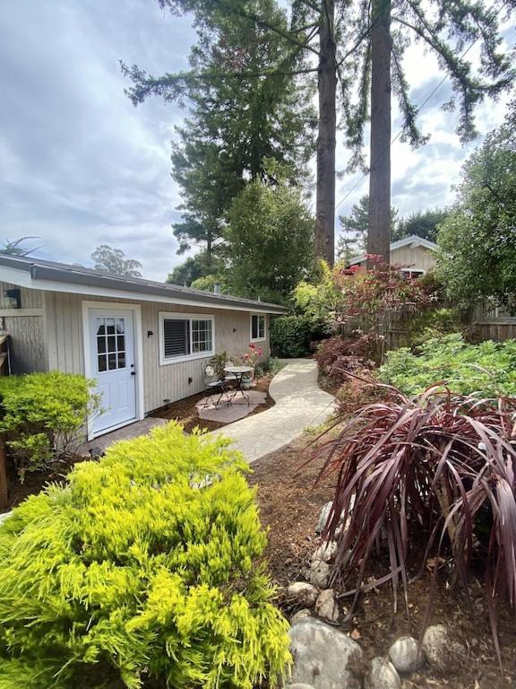 Light filled Cottage Studio Blocks from Beach