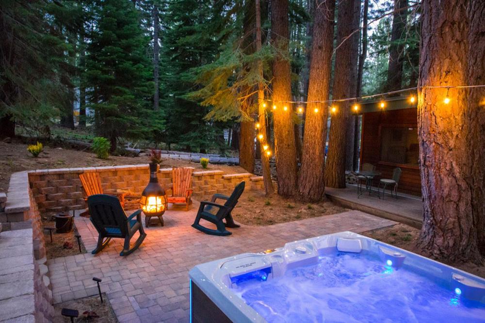 Fantastic Home In Woods With Hot Tub!