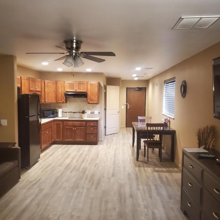 Terrace Park Inn photo